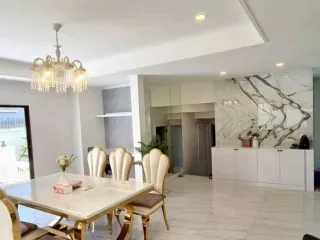 À louer 3 chambres maison à Si Racha, Chonburi