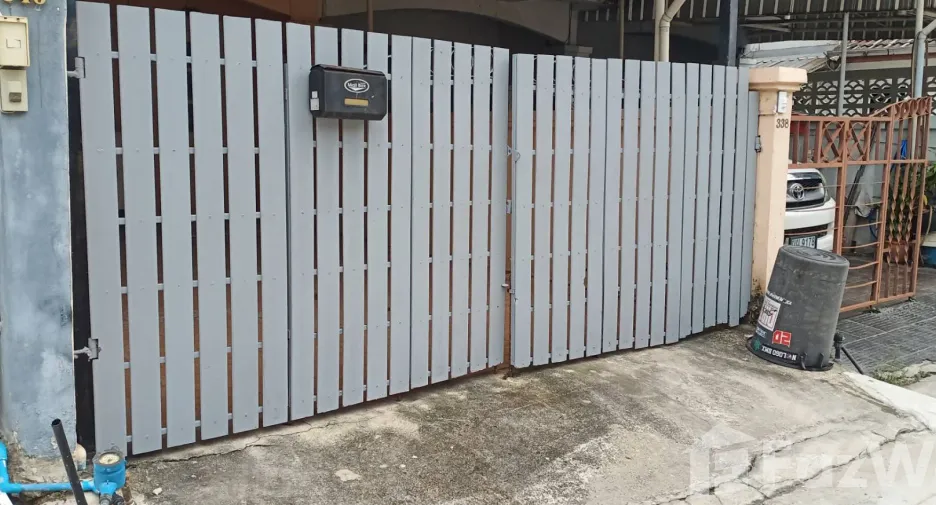 For rent 2 bedrooms townhouse in Prawet, Bangkok