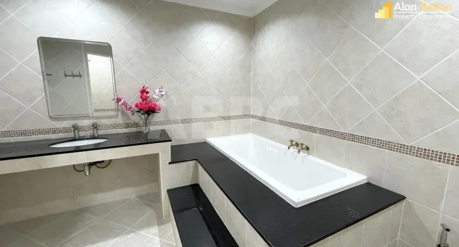 For rent and for sale 3 bedrooms condo in Bang Lamung, Chonburi