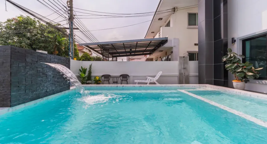 Haus zur Miete mit 4 Zimmer in Prawet, Bangkok