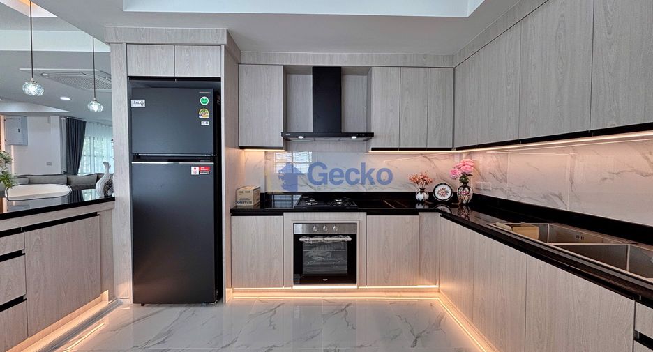 For sale 4 bedrooms house in Bang Lamung, Chonburi