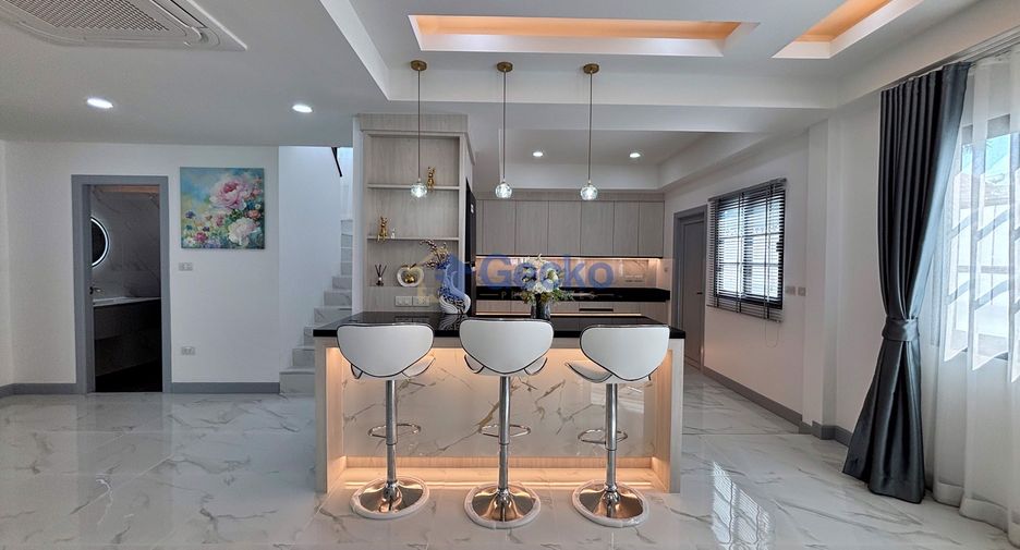 For sale 4 bedrooms house in Bang Lamung, Chonburi