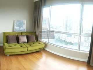 For rent 3 bedrooms condo in Khlong San, Bangkok