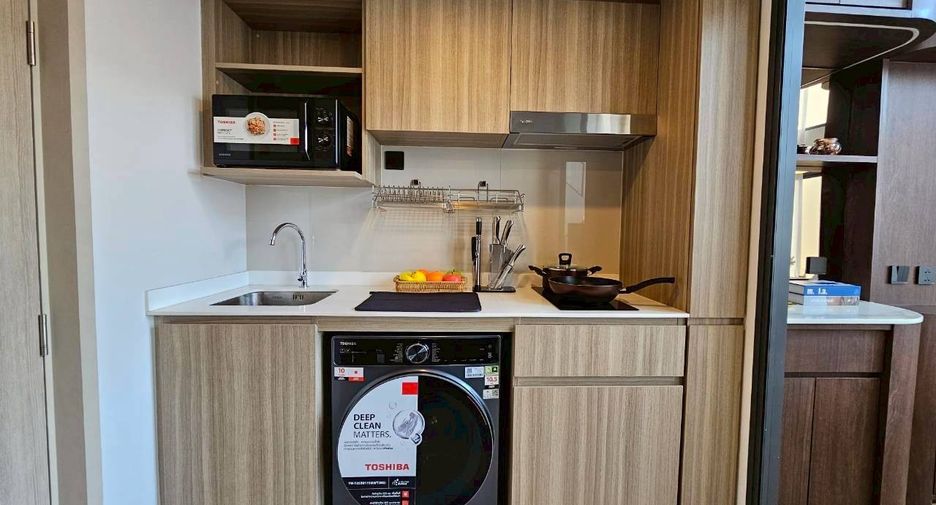 For rent 3 bedrooms condo in Khlong Toei, Bangkok