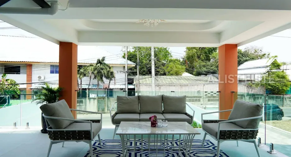 For sale 5 ベッドルーム house in Mueang Phichit, Phichit