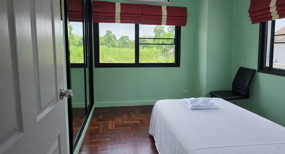 For rent 4 bedrooms house in Mueang Krabi, Krabi