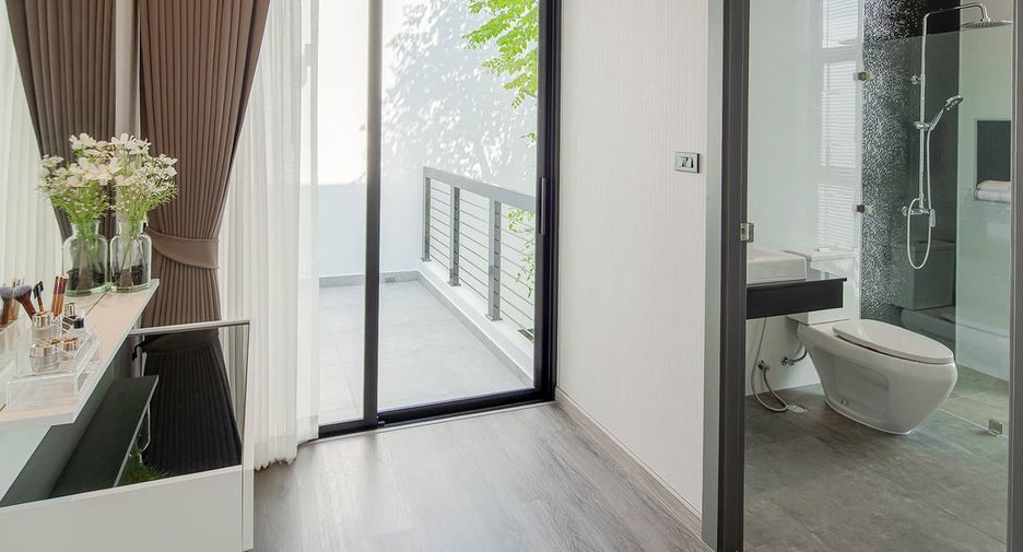 For sale 4 bedrooms house in Hang Dong, Chiang Mai