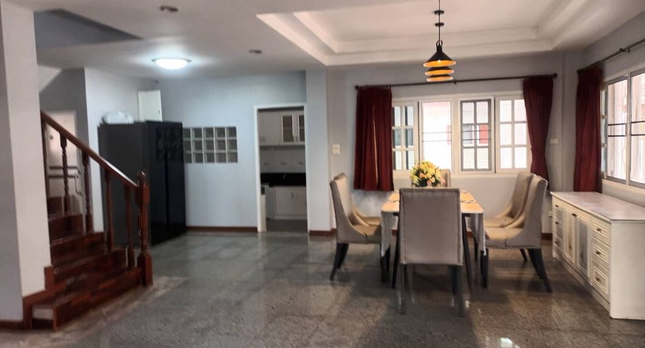 For rent 5 bedrooms house in Mueang Chiang Mai, Chiang Mai