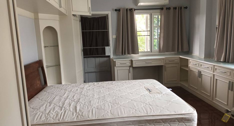 For rent 5 bedrooms house in Mueang Chiang Mai, Chiang Mai