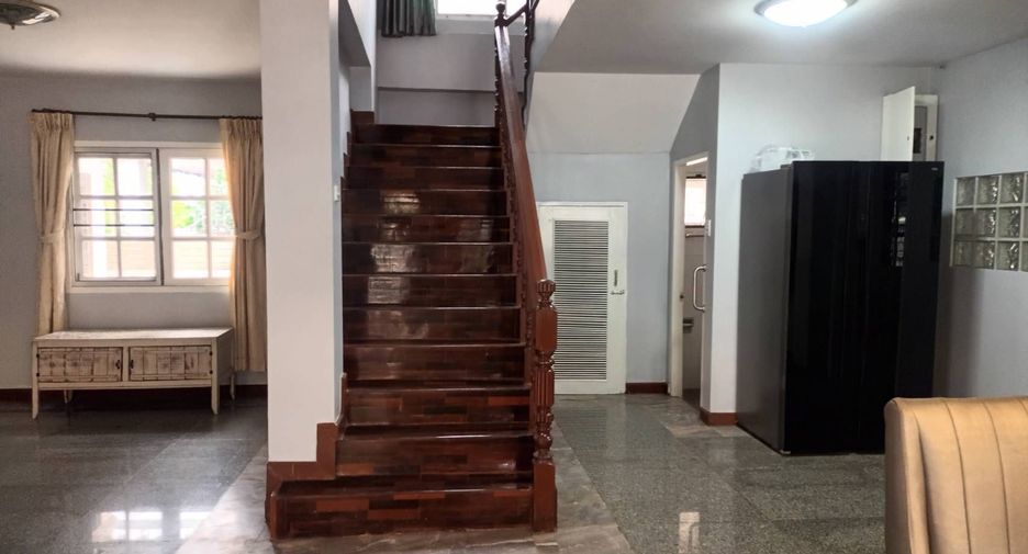 For rent 5 bedrooms house in Mueang Chiang Mai, Chiang Mai