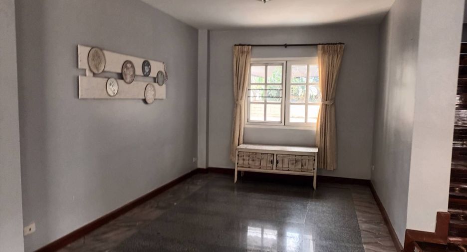 For rent 5 bedrooms house in Mueang Chiang Mai, Chiang Mai