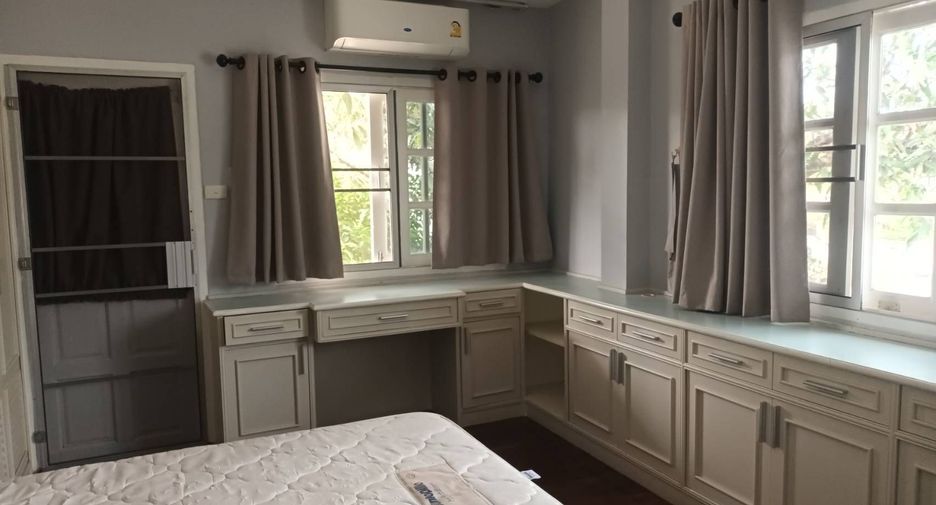For rent 5 bedrooms house in Mueang Chiang Mai, Chiang Mai