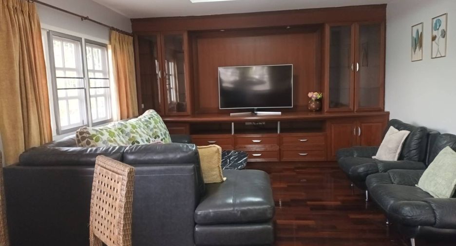 For rent 5 bedrooms house in Mueang Chiang Mai, Chiang Mai