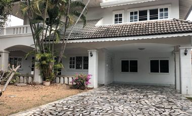 For rent 5 bedrooms house in Mueang Chiang Mai, Chiang Mai