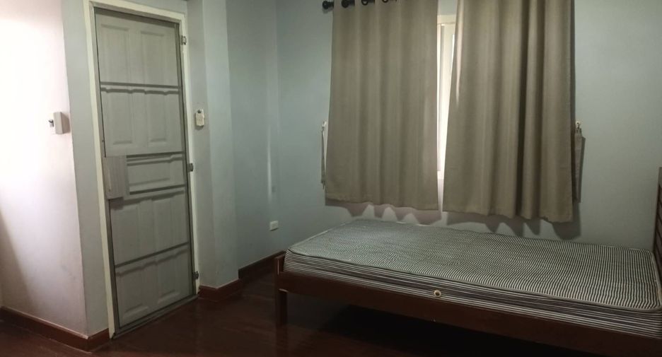 For rent 5 bedrooms house in Mueang Chiang Mai, Chiang Mai