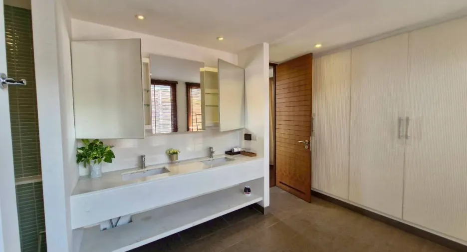 For rent 4 bedrooms villa in Pran Buri, Prachuap Khiri Khan