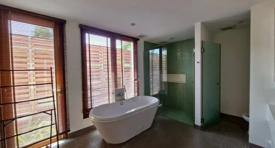 For rent 4 bedrooms villa in Pran Buri, Prachuap Khiri Khan