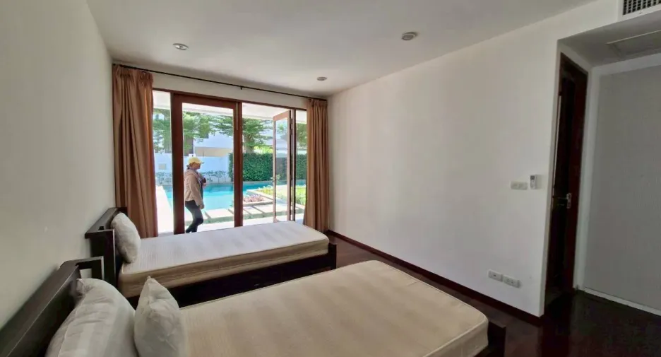 For rent 4 bedrooms villa in Pran Buri, Prachuap Khiri Khan