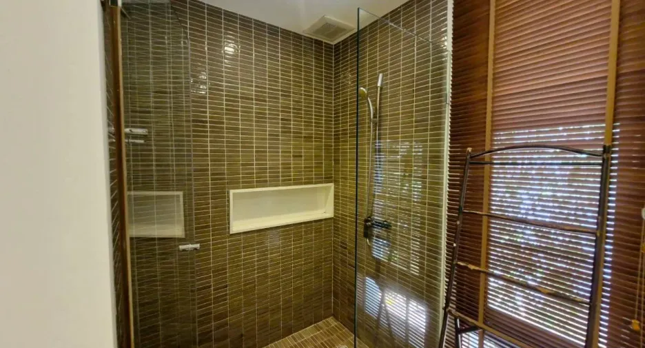 For rent 4 bedrooms villa in Pran Buri, Prachuap Khiri Khan
