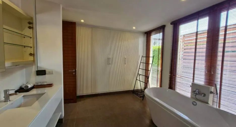 For rent 4 bedrooms villa in Pran Buri, Prachuap Khiri Khan
