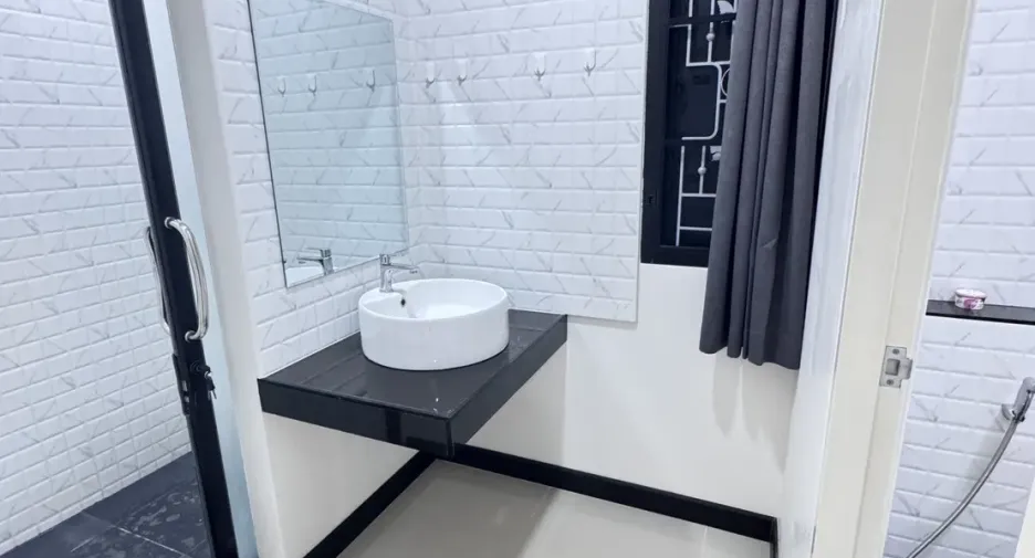 For rent 3 bedrooms house in Saraphi, Chiang Mai