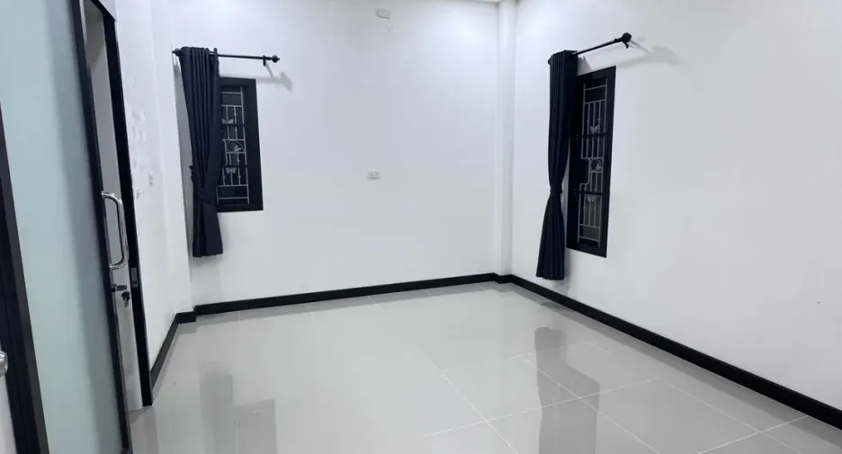 For rent 3 bedrooms house in Saraphi, Chiang Mai