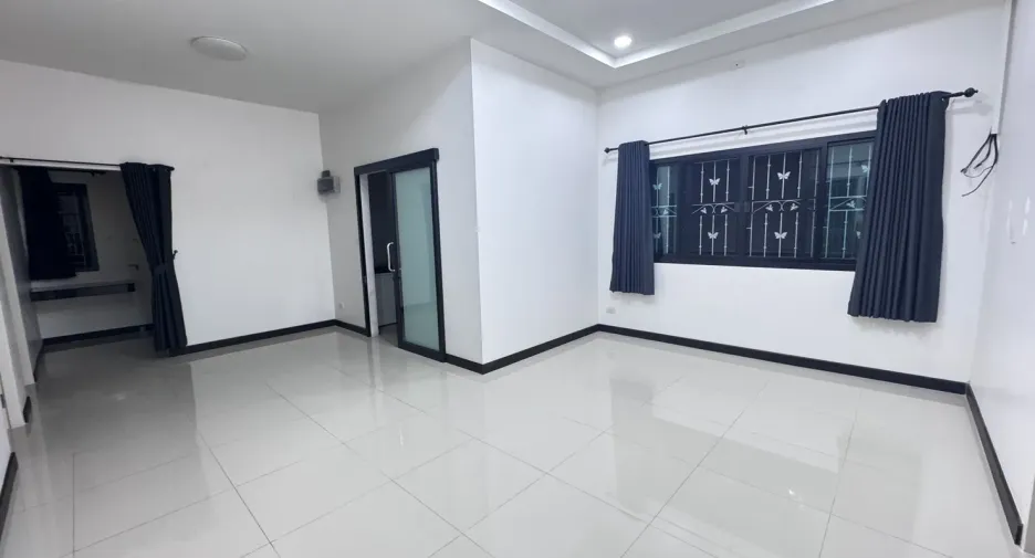 For rent 3 bedrooms house in Saraphi, Chiang Mai