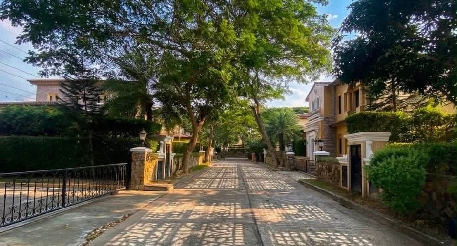 For rent 3 bedrooms villa in Sattahip, Chonburi