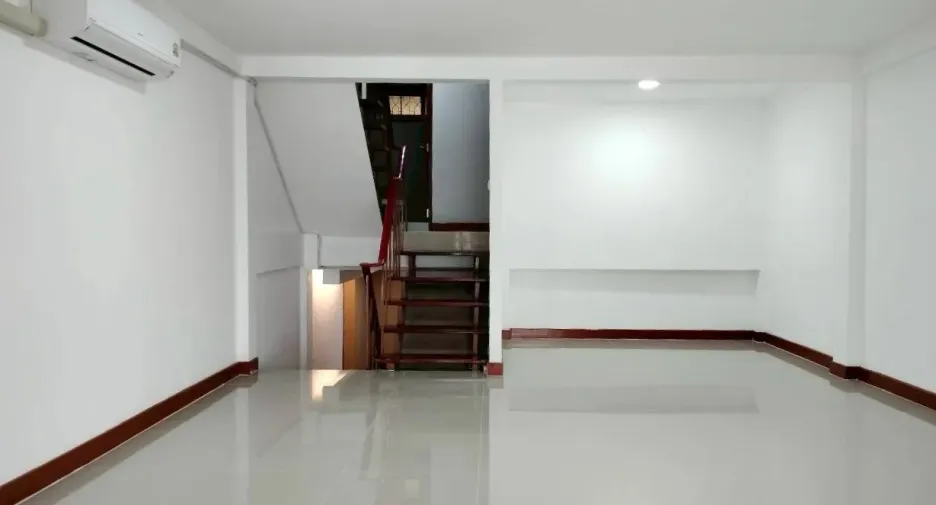 Büro zur Miete mit 2 Zimmer in Watthana, Bangkok