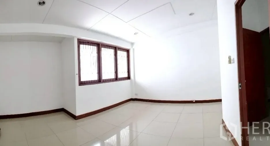 Büro zur Miete mit 2 Zimmer in Watthana, Bangkok