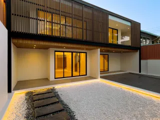 For sale 4 bedrooms house in Phra Khanong, Bangkok
