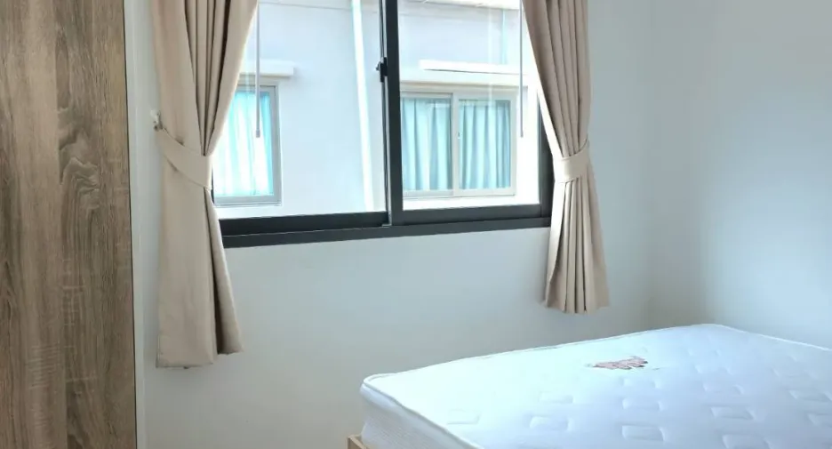 For rent 3 bedrooms townhouse in Bang Phli, Samut Prakan