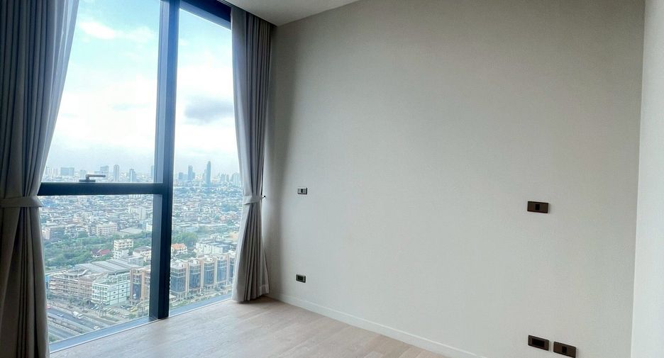 For rent 3 bedrooms condo in Bang Kho Laem, Bangkok