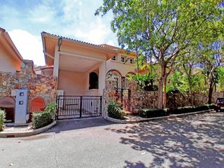 Villa en alquiler de 3 habitaciones en Bang Lamung, Chonburi