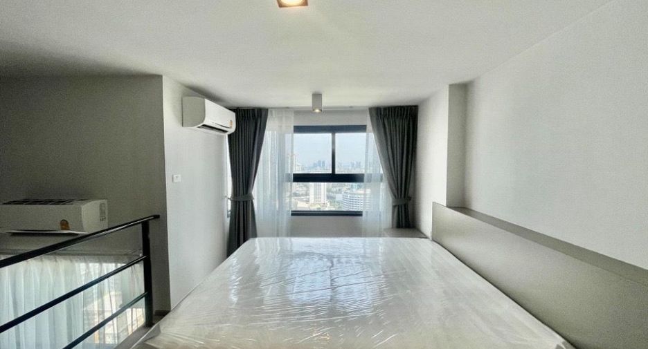 For rent 2 bedrooms condo in Huai Khwang, Bangkok