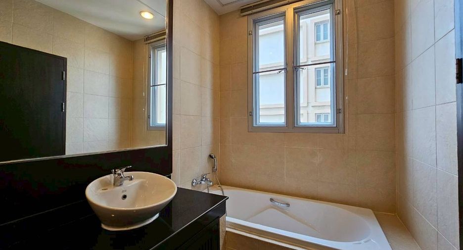 For rent 3 bedrooms condo in Watthana, Bangkok