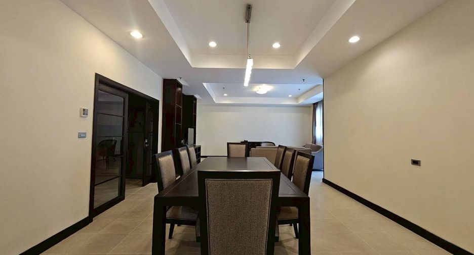 For rent 3 bedrooms condo in Watthana, Bangkok
