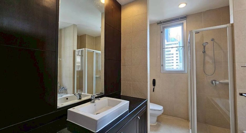 For rent 3 bedrooms condo in Watthana, Bangkok