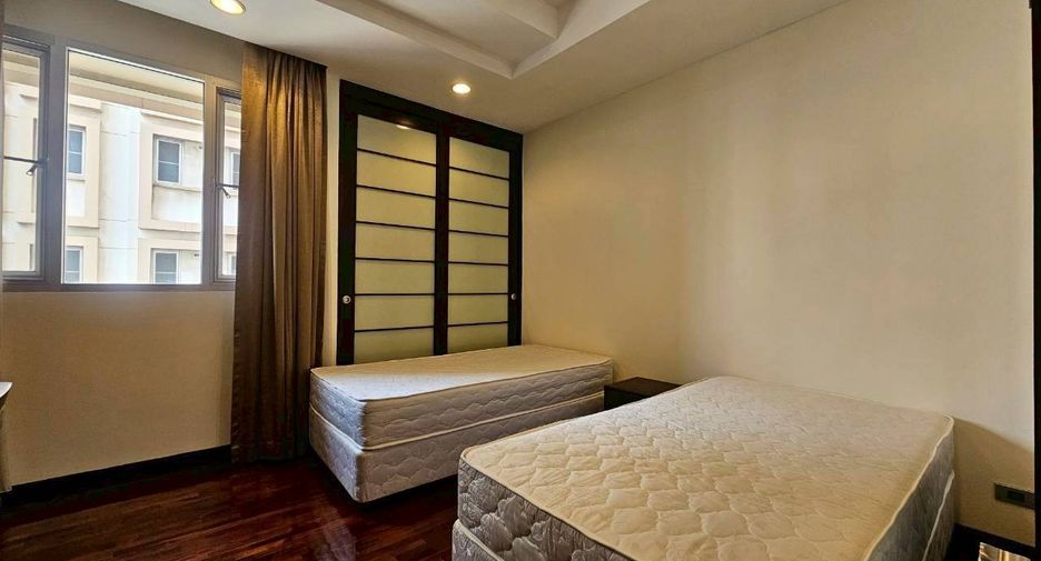 For rent 3 bedrooms condo in Watthana, Bangkok