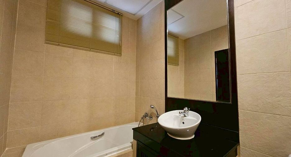 For rent 3 bedrooms condo in Watthana, Bangkok