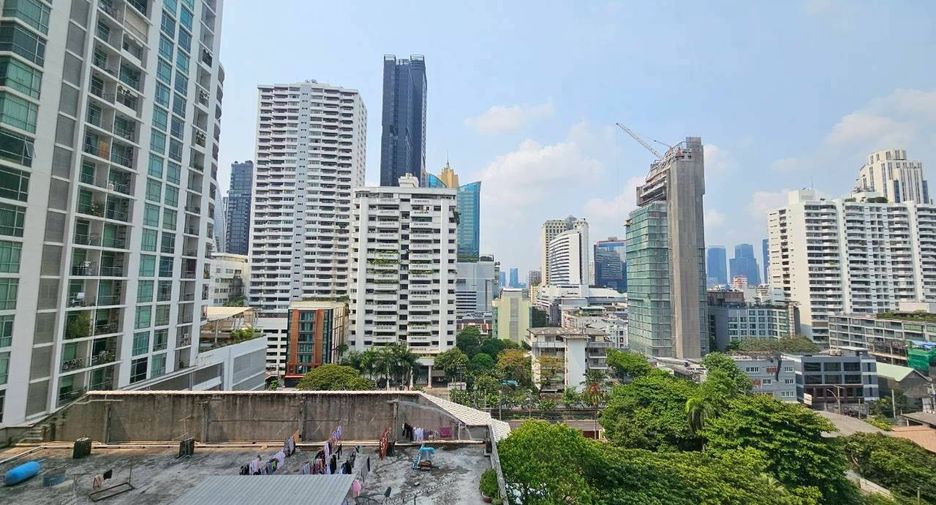 For rent 3 bedrooms condo in Watthana, Bangkok
