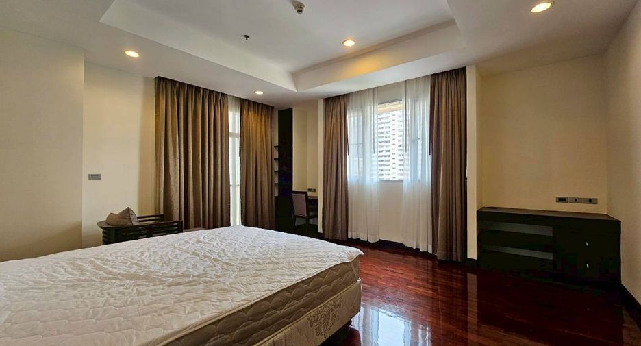 For rent 3 bedrooms condo in Watthana, Bangkok