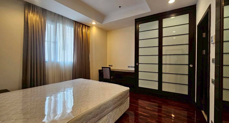 For rent 3 bedrooms condo in Watthana, Bangkok