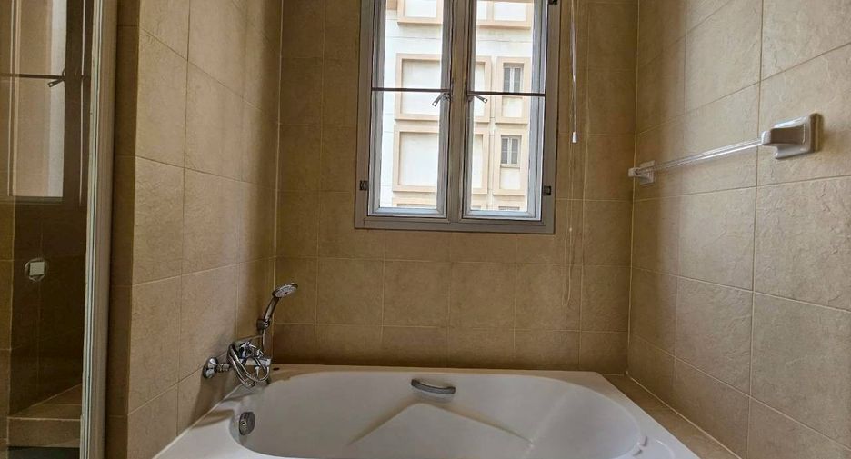 For rent 3 bedrooms condo in Watthana, Bangkok