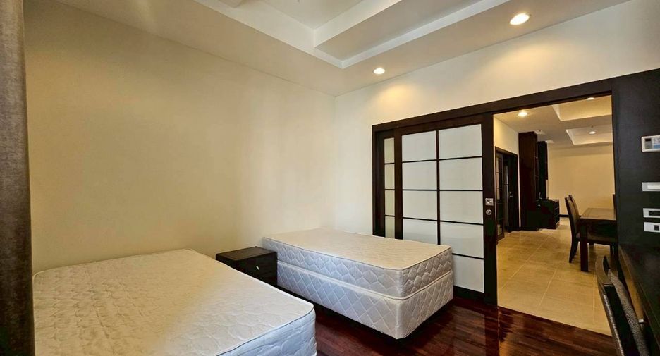 For rent 3 bedrooms condo in Watthana, Bangkok
