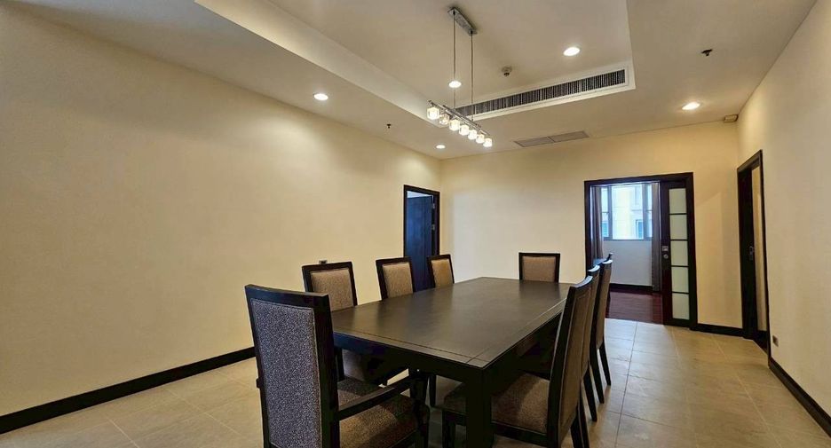For rent 3 bedrooms condo in Watthana, Bangkok