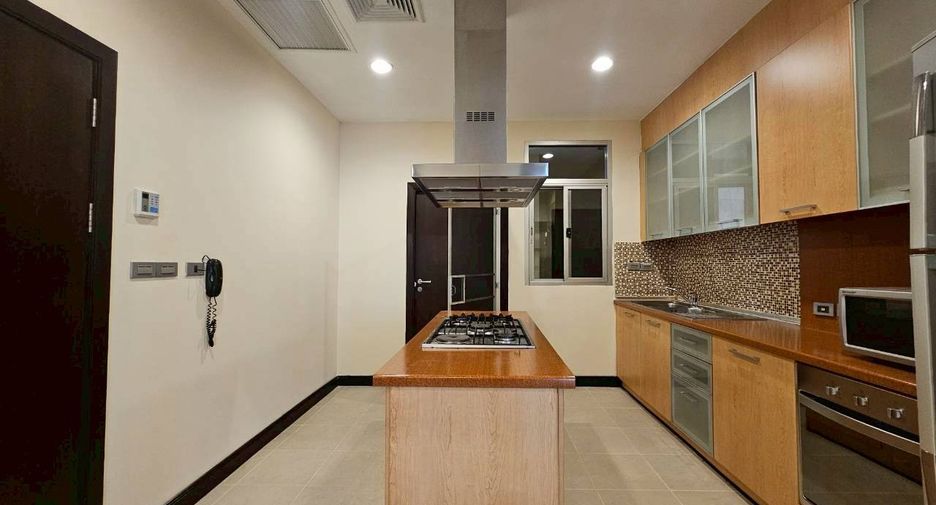 For rent 3 bedrooms condo in Watthana, Bangkok