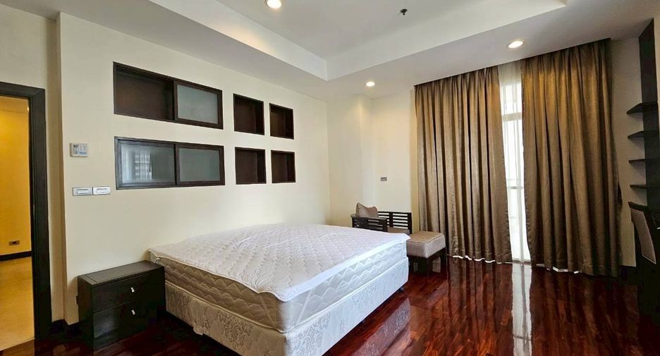 For rent 3 bedrooms condo in Watthana, Bangkok