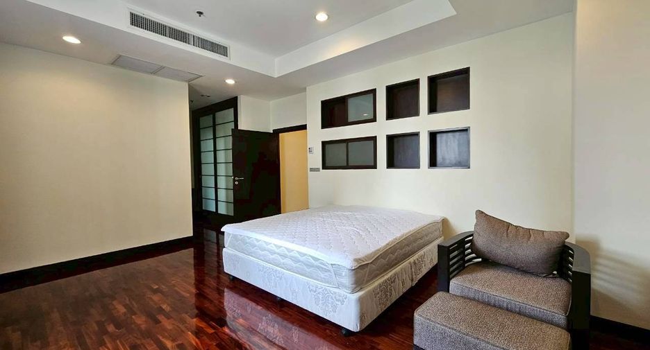 For rent 3 bedrooms condo in Watthana, Bangkok