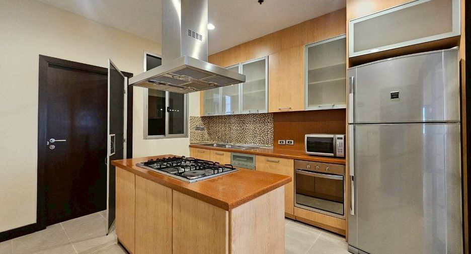 For rent 3 bedrooms condo in Watthana, Bangkok